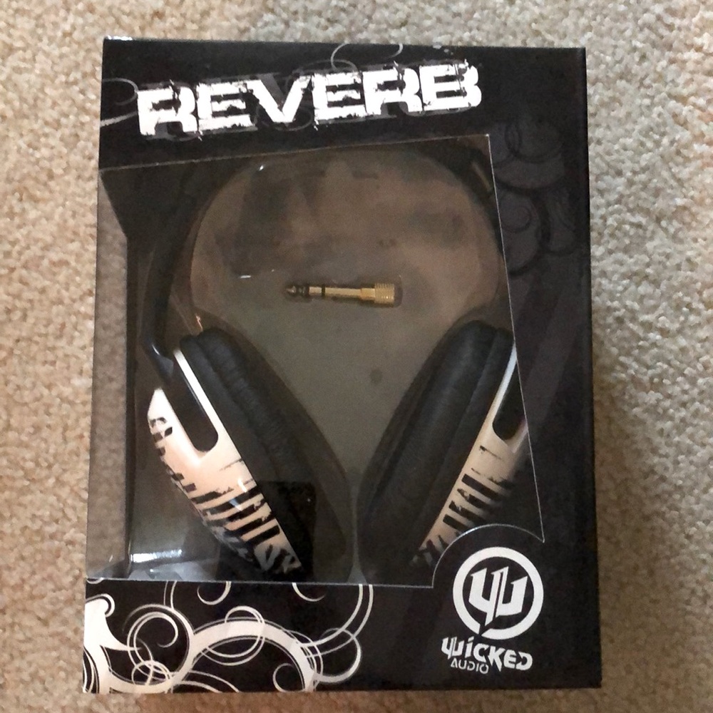 Wicked Reverb Over the Ear Headphones NIB